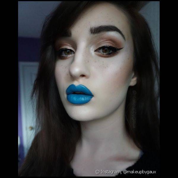 O batom azul claro tamb?m pode ser uma op??o para quem se fantasia de sereia no Carnaval (Foto: Instagram @makeupbygaux)